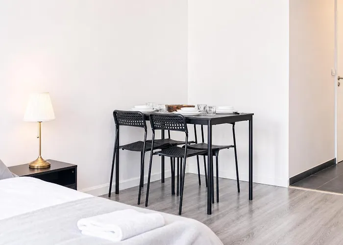 Modern & Cozy 1br For Long With Tv & Wifi Apartment *